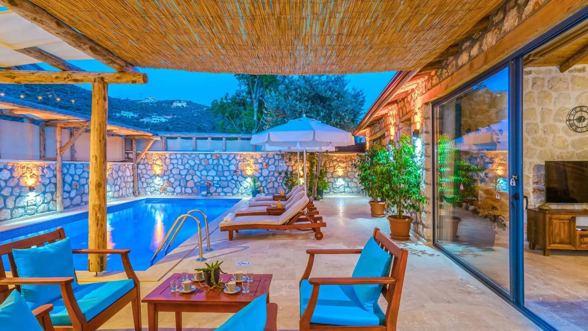 Kaş Bezirgan'da Otantik Tasarımlı, Özel Havuzlu, 4 Kişilik Villa-43968