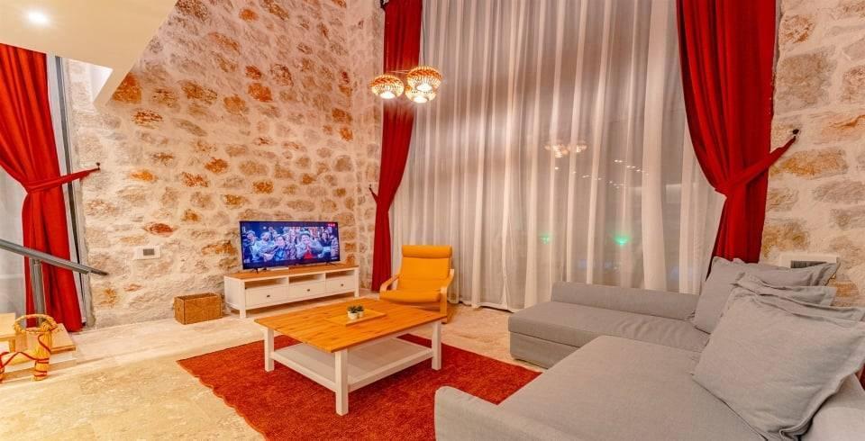 Kaş Bezirgan'da Otantik Tasarımlı, Özel Havuzlu, Ferah Taş Ev-39852