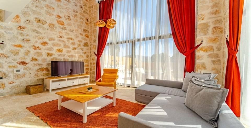 Kaş Bezirgan'da Otantik Tasarımlı, Özel Havuzlu, Ferah Taş Ev-39852