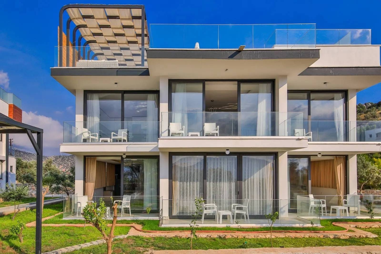 Kaş Bezirgan'da Panoramik Deniz Manzaralı, Özel Havuzlu, Şık Villa