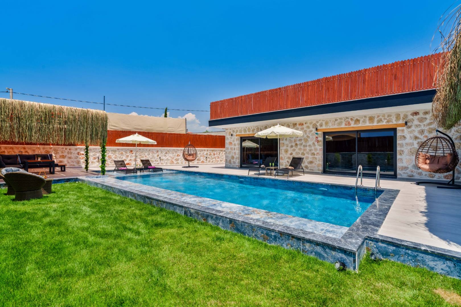 Kaş Çavdır'da Yeşillikler İçerisinde, Özel Havuzlu, Otantik Villa