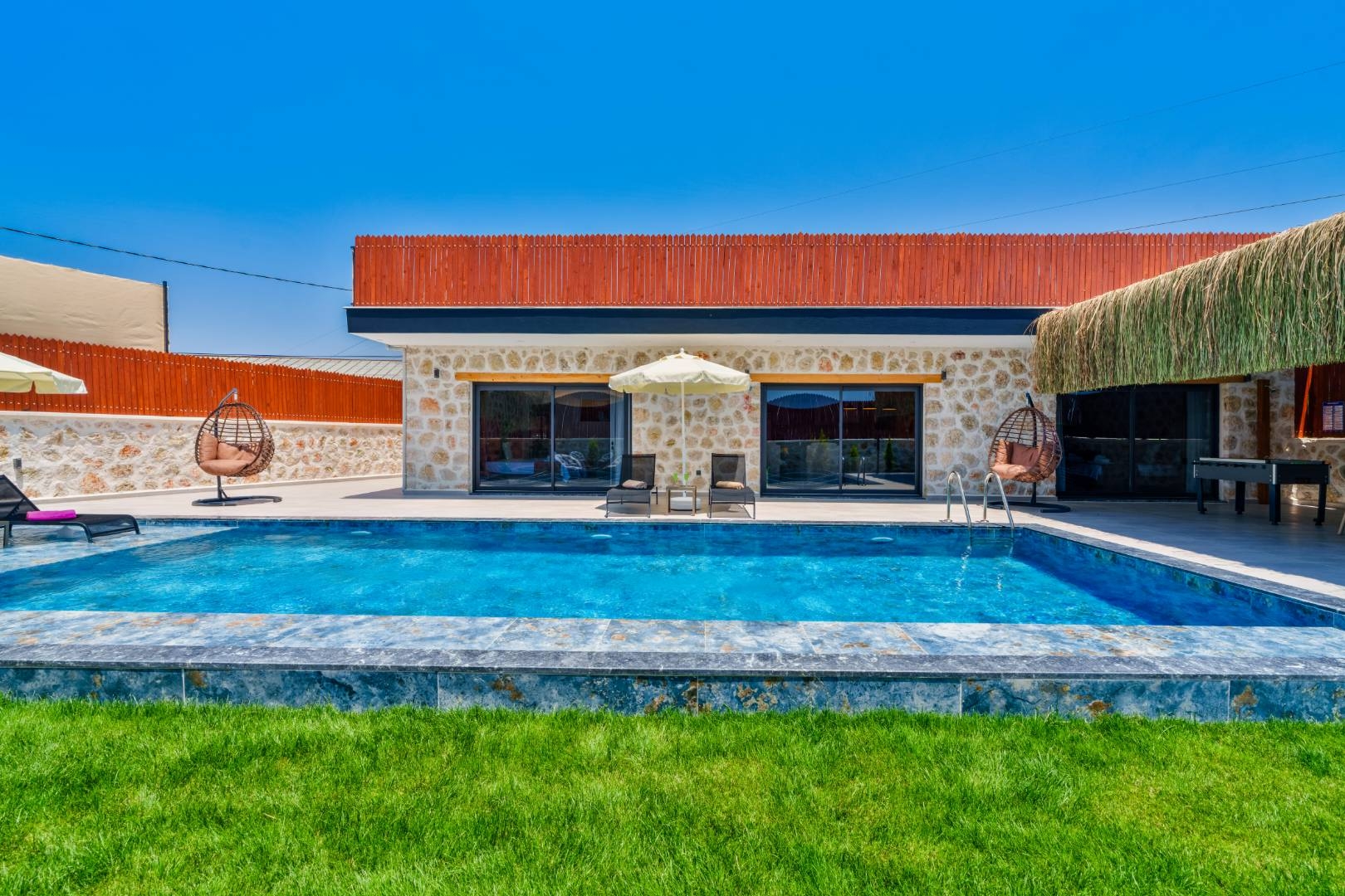 Kaş Çavdır'da Yeşillikler İçerisinde, Özel Havuzlu, Otantik Villa