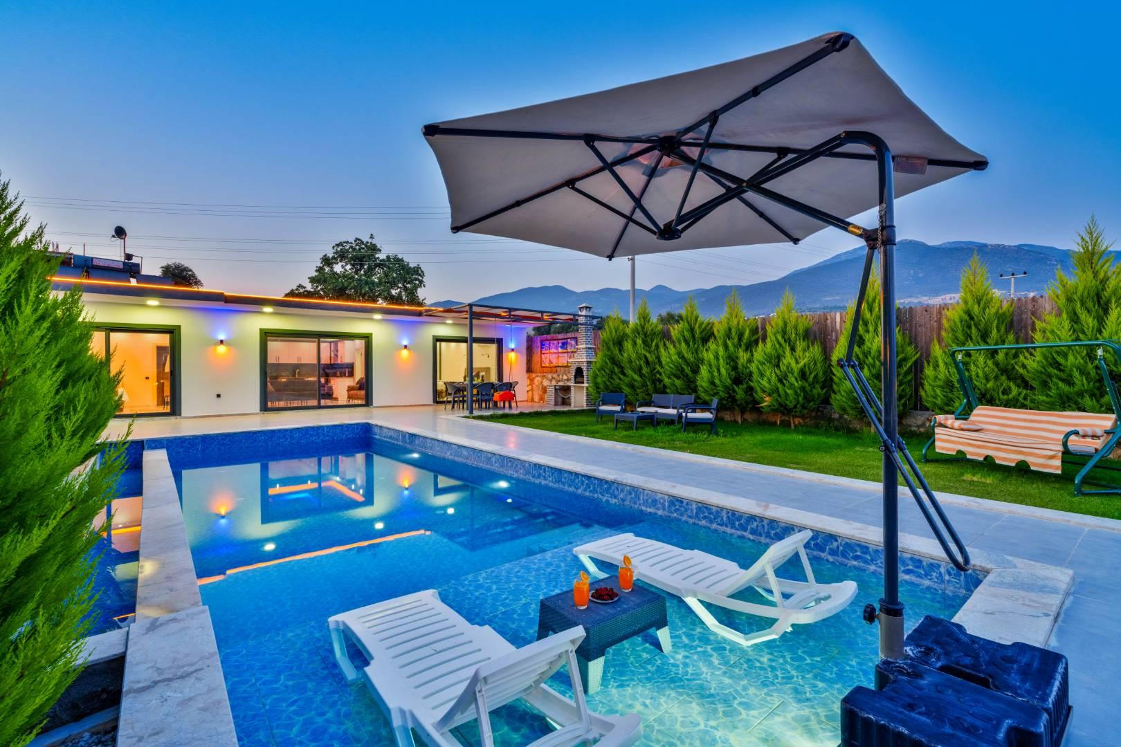 Kaş Çavdır'da Geniş Bahçeli, Özel Havuzlu, Çocuk Oyun Alanlı Villa-42576