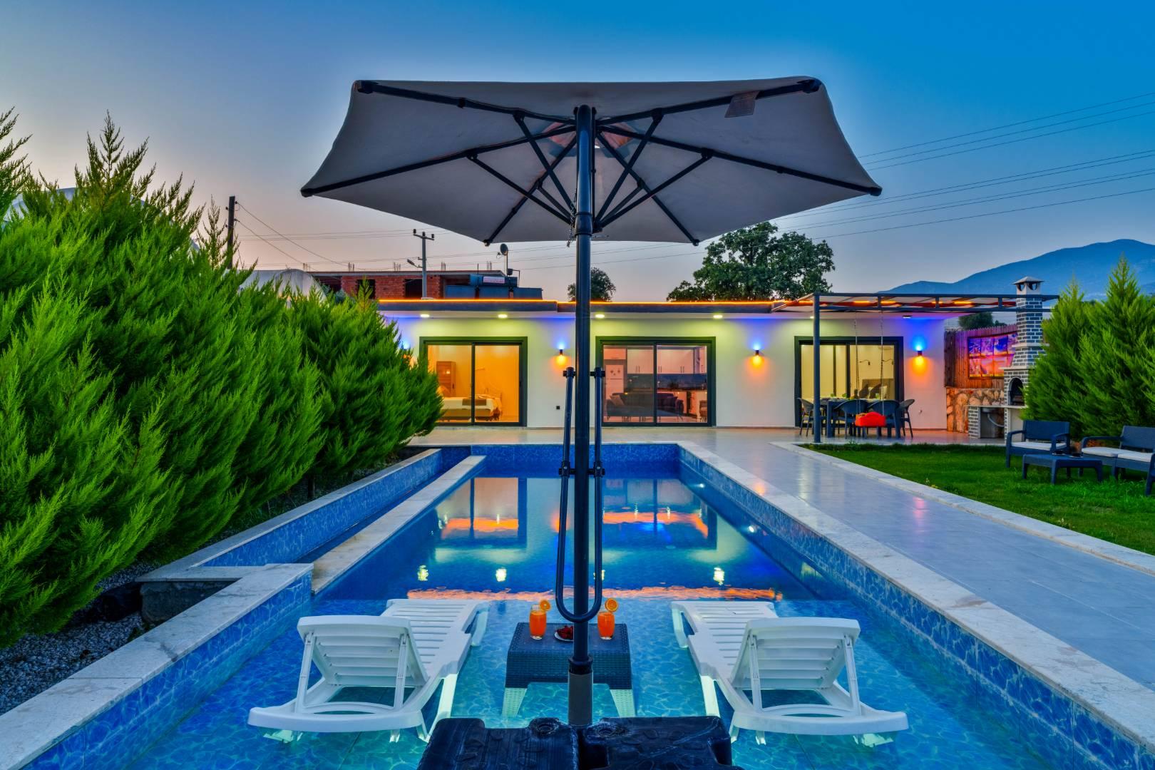 Kaş Çavdır'da Geniş Bahçeli, Özel Havuzlu, Çocuk Oyun Alanlı Villa-42576