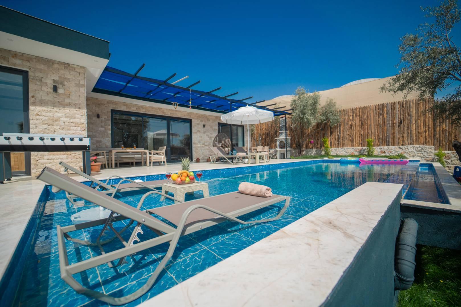 Kaş Çavdır'da Modern Tasarımlı, Özel Havuzlu, Konforlu Villa -41040