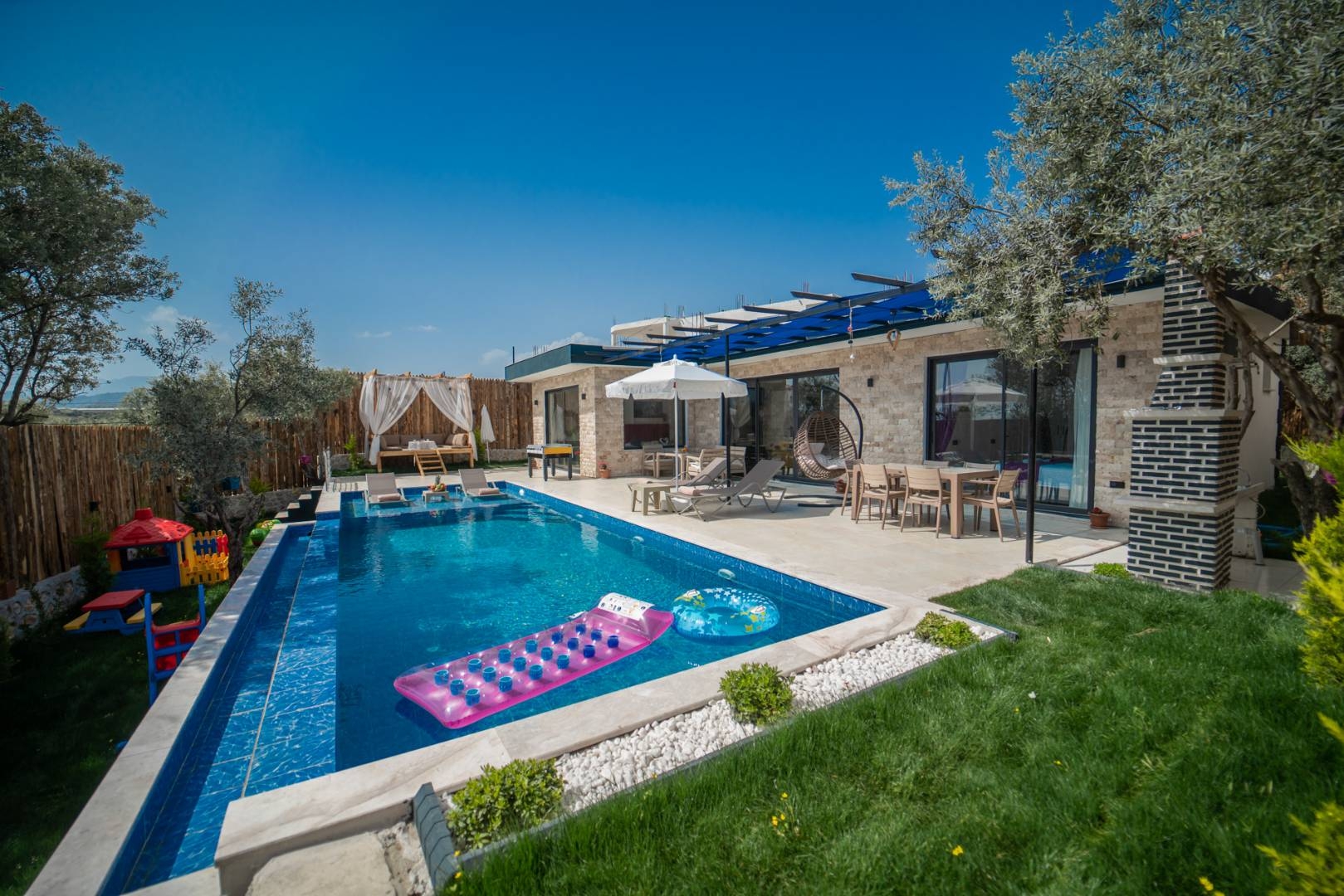 Kaş Çavdır'da Modern Tasarımlı, Özel Havuzlu, Konforlu Villa