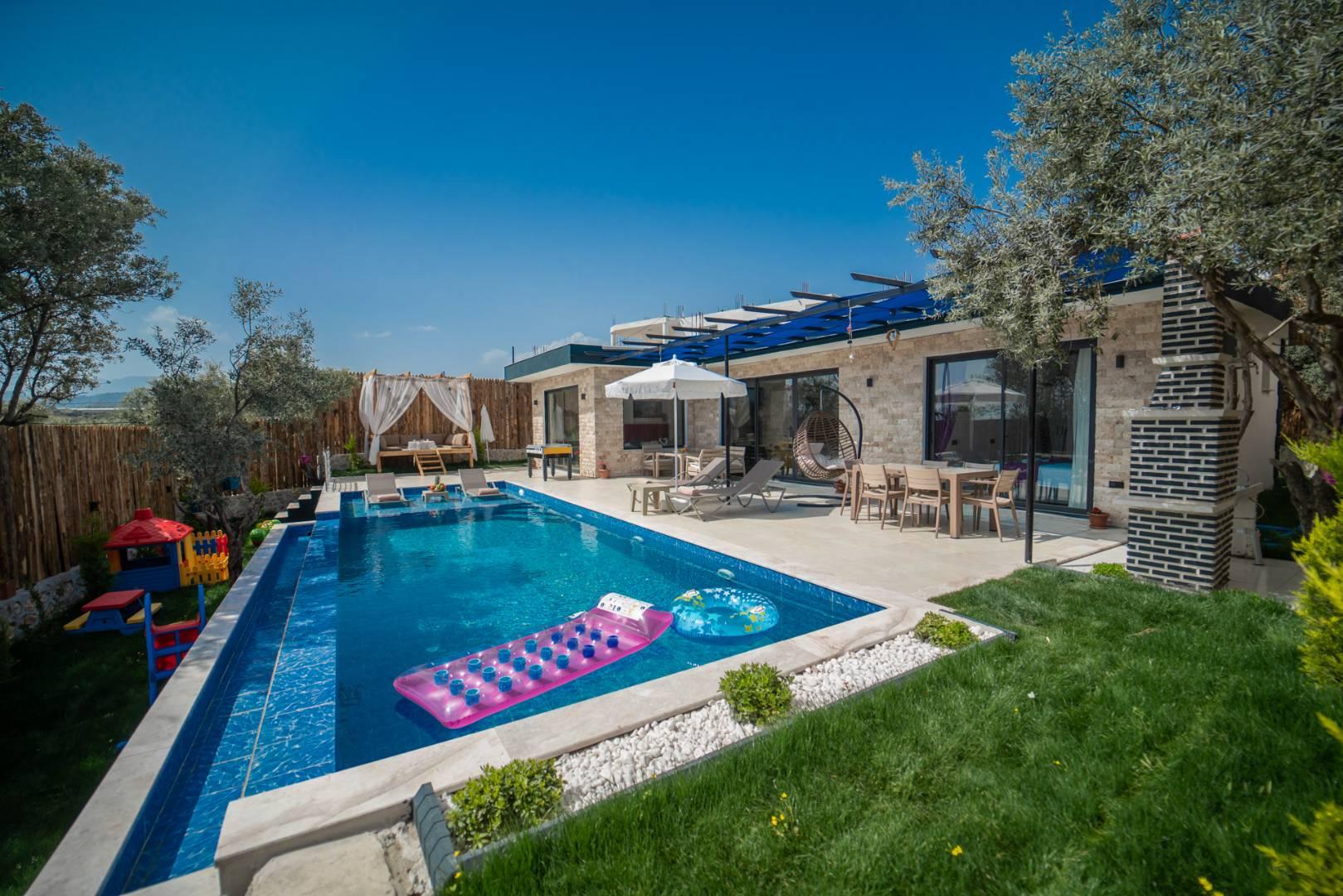 Kaş Çavdır'da Modern Tasarımlı, Özel Havuzlu, Konforlu Villa -41040