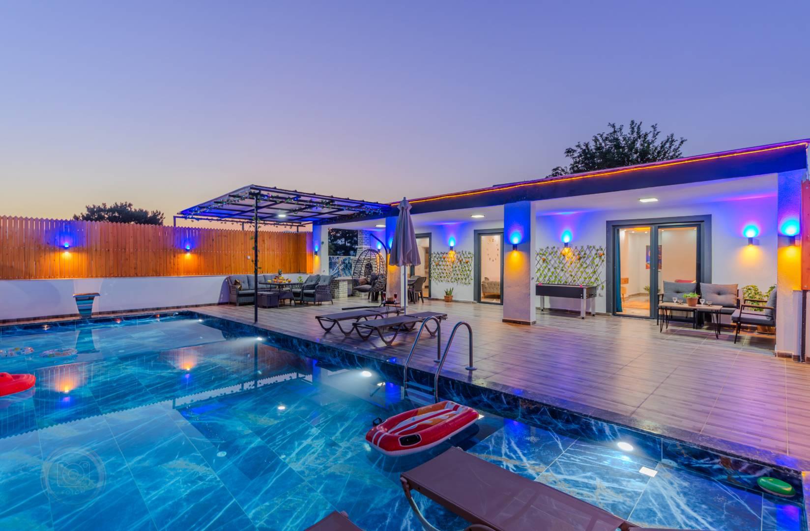 Kaş Çavdır'da Sakin Konumda, Özel Havuzlu, Konforlu Villa-42830