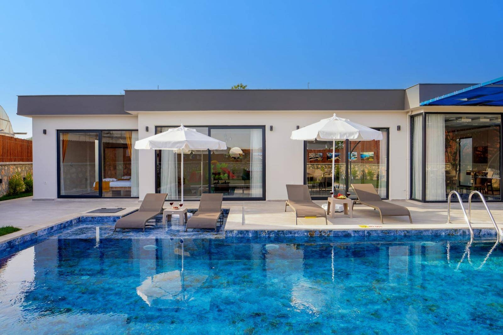 Kaş Çavdır'da Sakin Konumda, Özel Havuzlu, Olanaklı, Lüks Villa