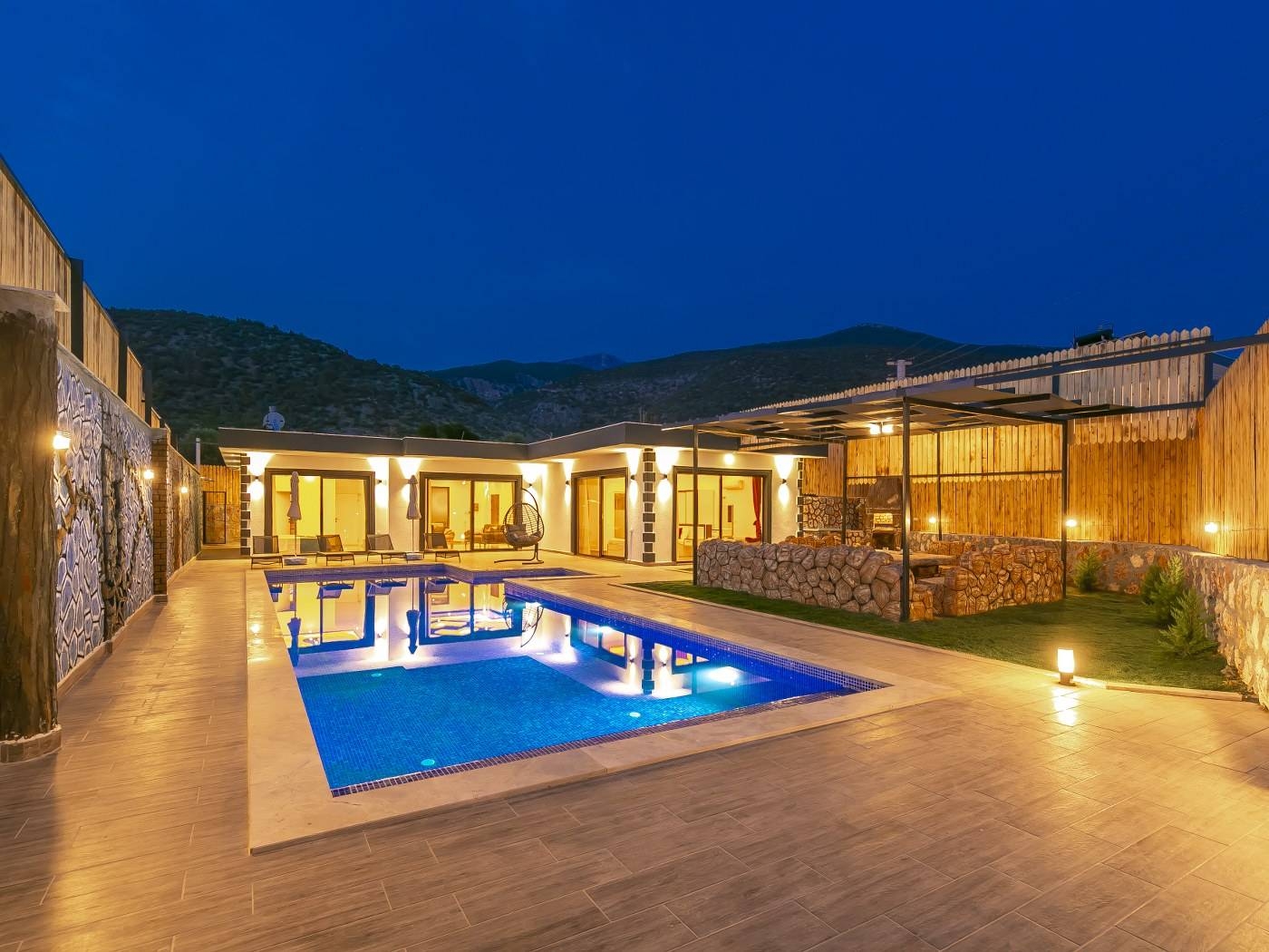 Kaş Çavdır'da Yeşillikler İçerisinde, Özel Havuzlu, Konforlu Villa