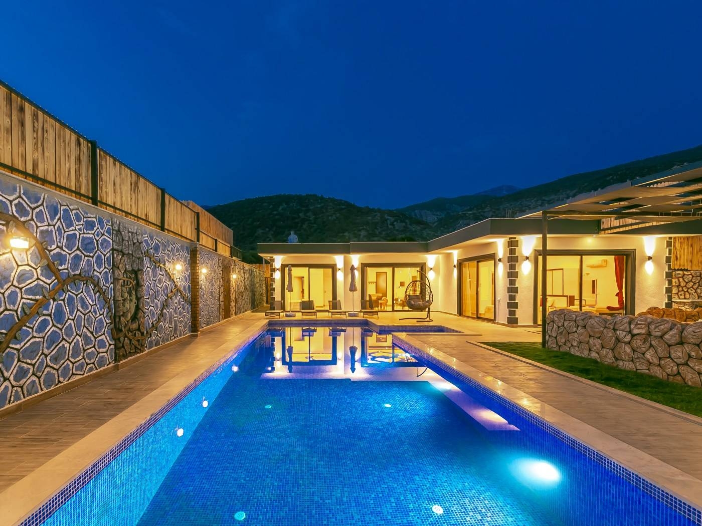 Kaş Çavdır'da Yeşillikler İçerisinde, Özel Havuzlu, Konforlu Villa