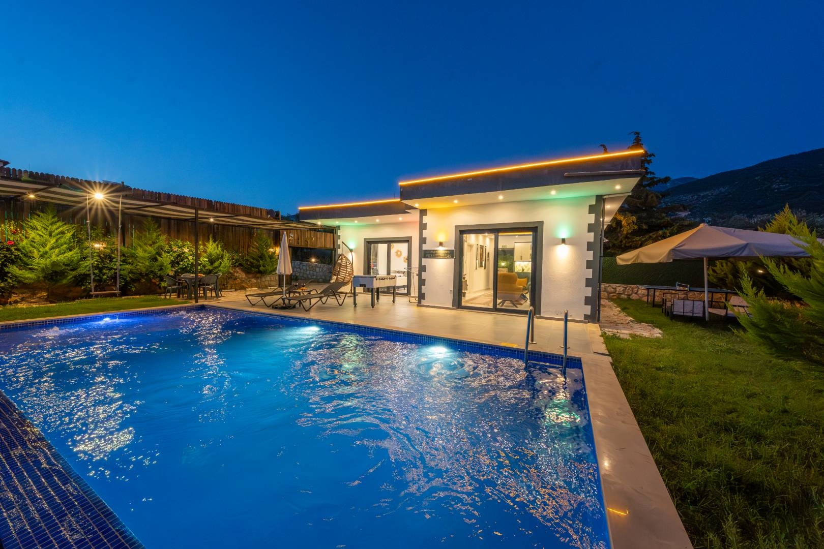 Kaş Çavdır'da Yeşillikler İçerisinde, Özel Havuzlu, Şık Villa