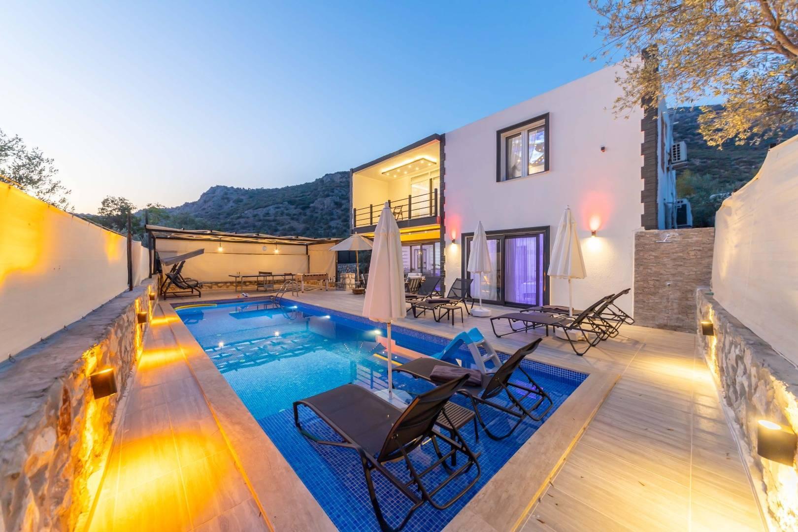 Kaş Çayköy'de Sakin Konumda, Özel Havuzlu, Konforlu Villa-42271