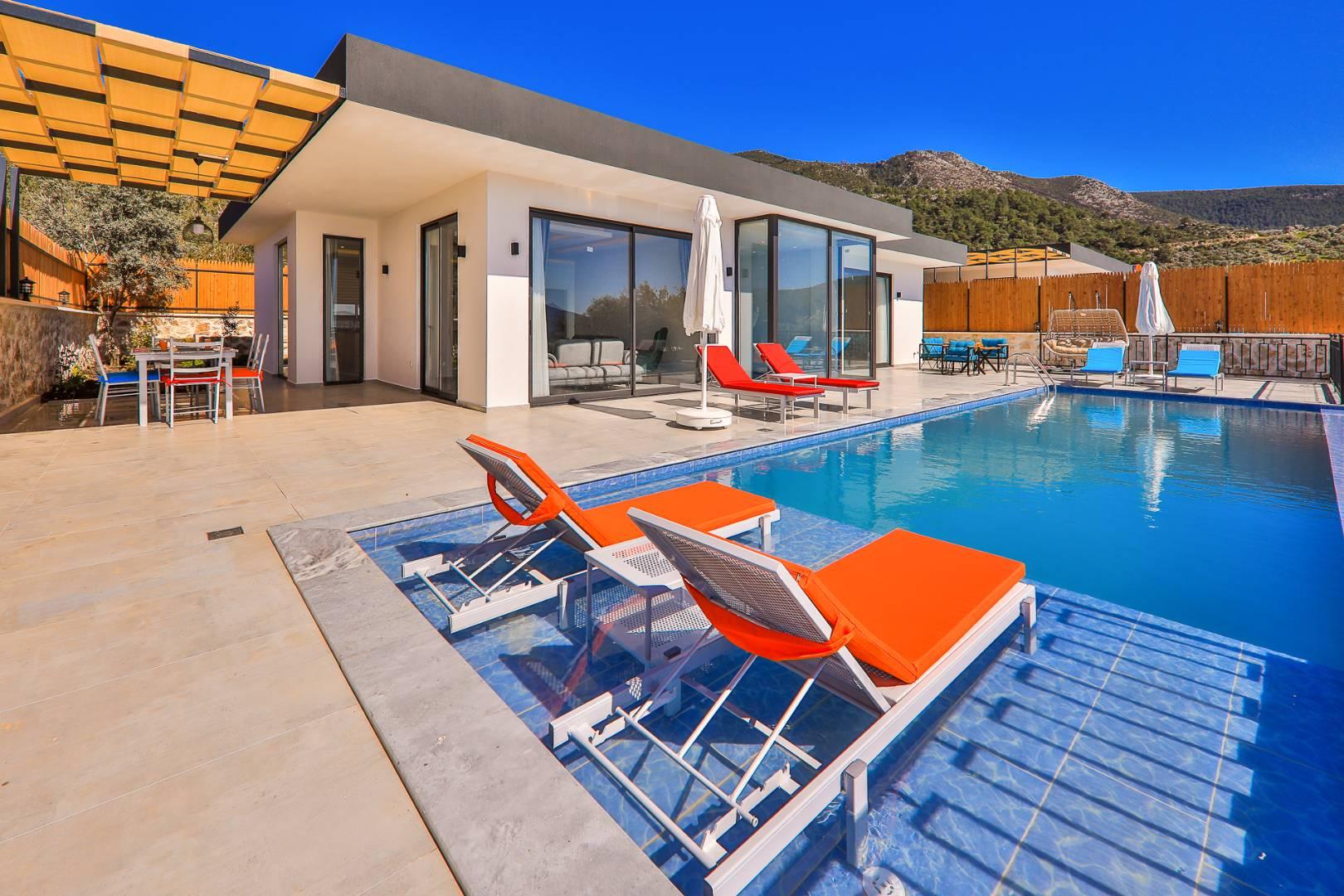 Kaş Çayköy'de Modern Tasarımlı, Özel Havuzlu, Saunalı Villa-43642