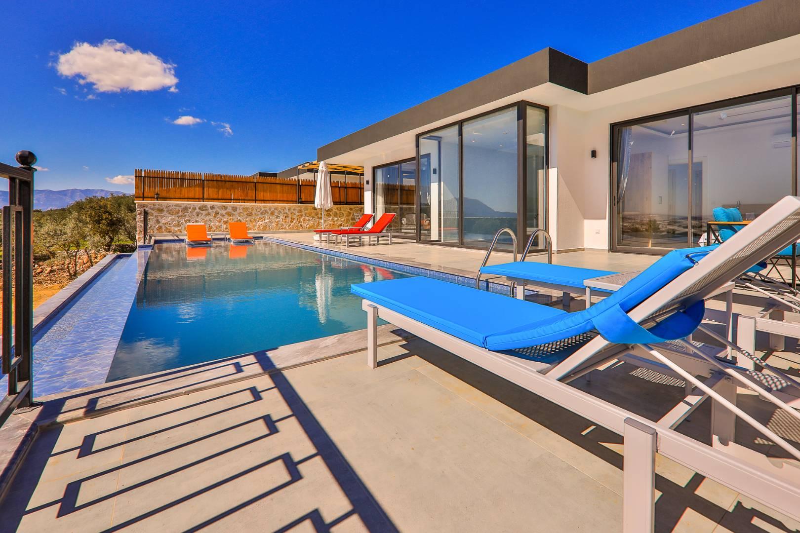 Kaş Çayköy'de Modern Tasarımlı, Özel Havuzlu, Saunalı Villa-43642