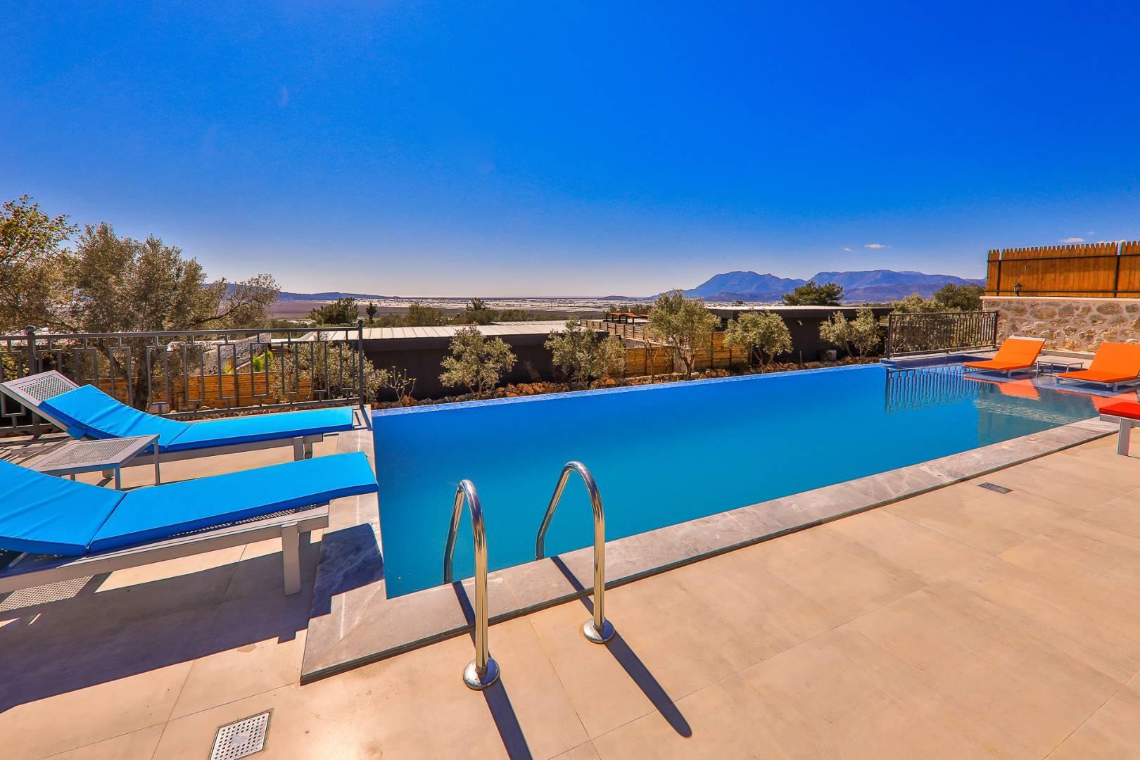 Kaş Çayköy'de Modern Tasarımlı, Özel Havuzlu, Saunalı Villa-43642