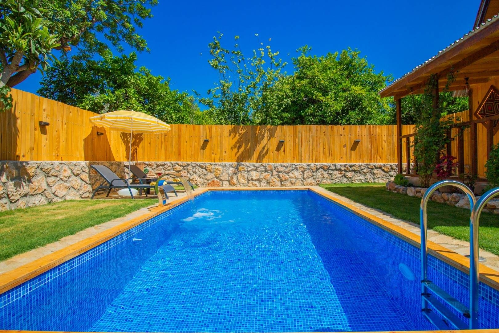 Kaş Çayköy'de Yeşillikler İçerisinde, Özel Havuzlu, Jakuzili Bungalov