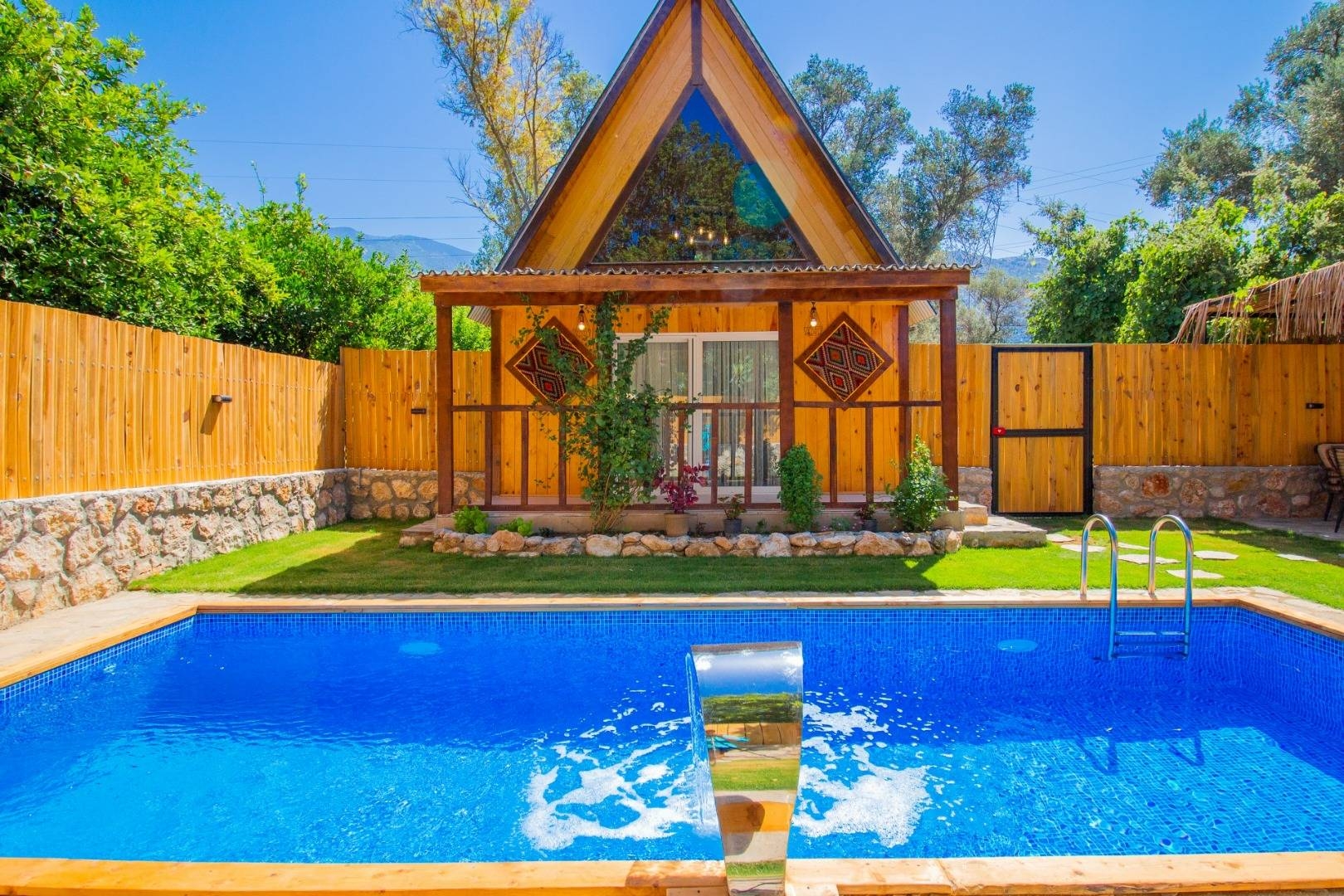 Kaş Çayköy'de Yeşillikler İçerisinde, Özel Havuzlu, Jakuzili Bungalov