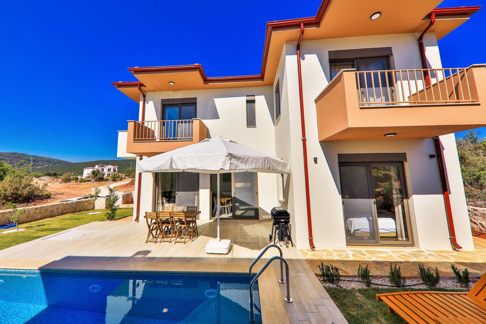 Kaş Andifli'de Huzurlu Doğada, Özel Havuzlu, 3+1, Bahçeli Villa-35900