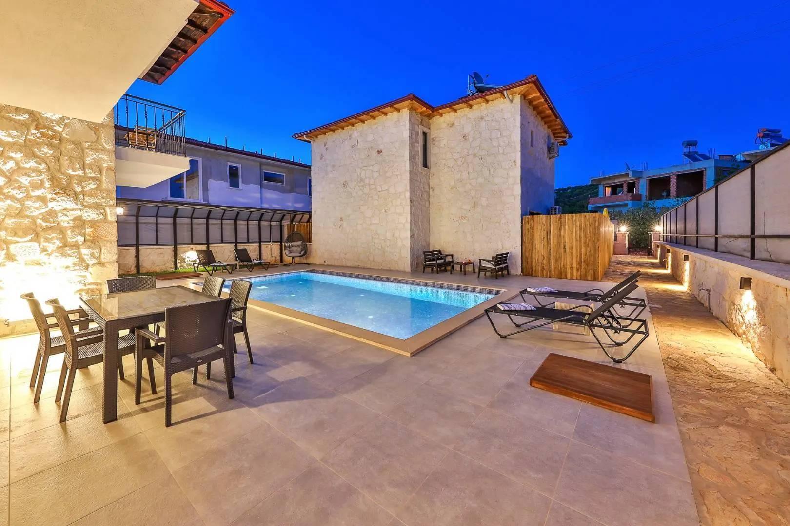 Kaş Andifli'de Ferah ve Geniş Bahçeli, Özel Havuzlu, Lüks Villa-41421