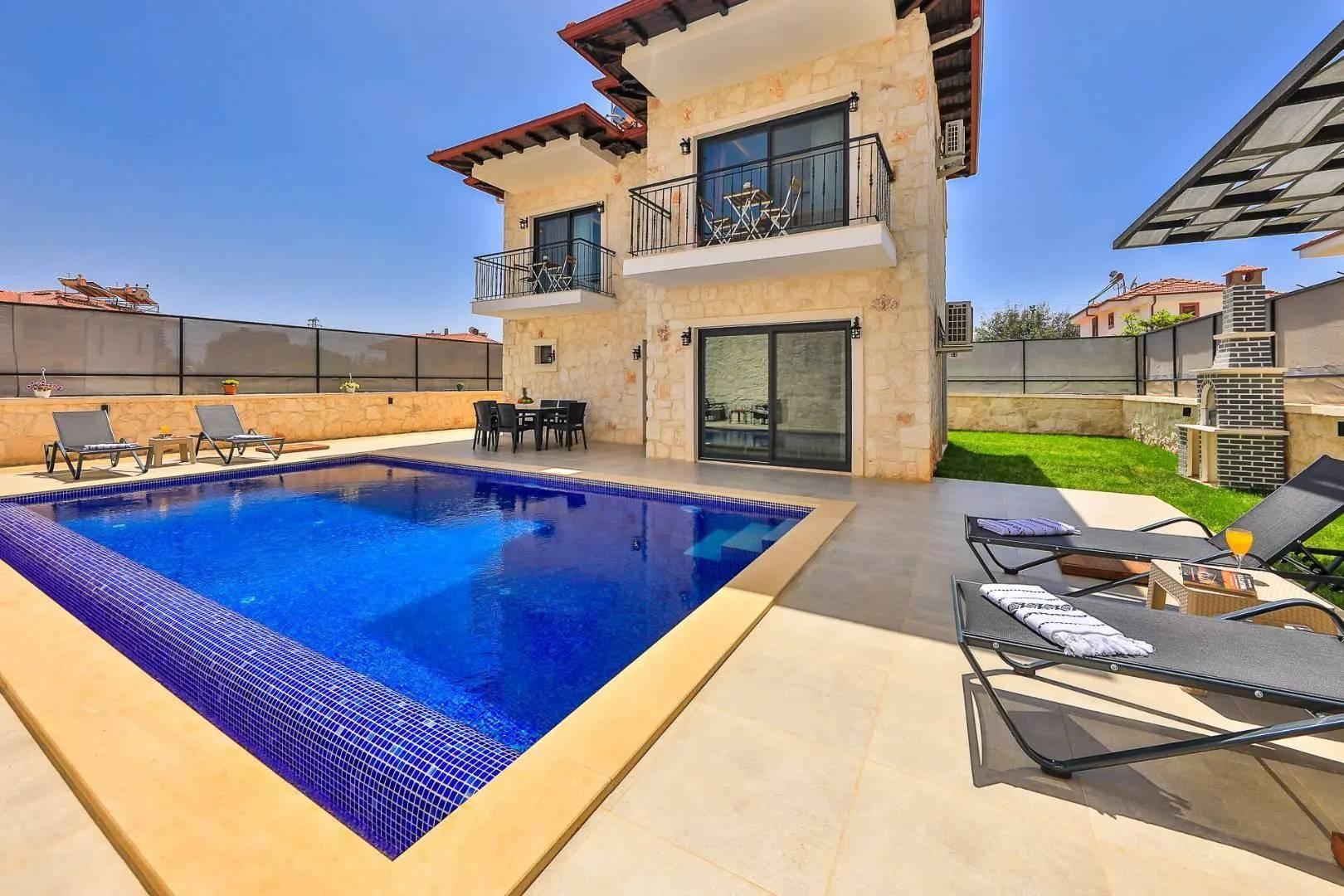 Kaş Andifli'de Ferah ve Geniş Bahçeli, Özel Havuzlu, Lüks Villa-41421