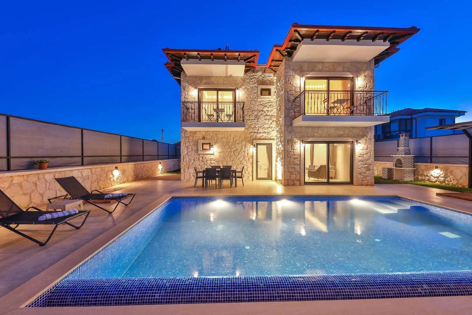 Kaş Andifli'de Ferah ve Geniş Bahçeli, Özel Havuzlu, Lüks Villa-41421