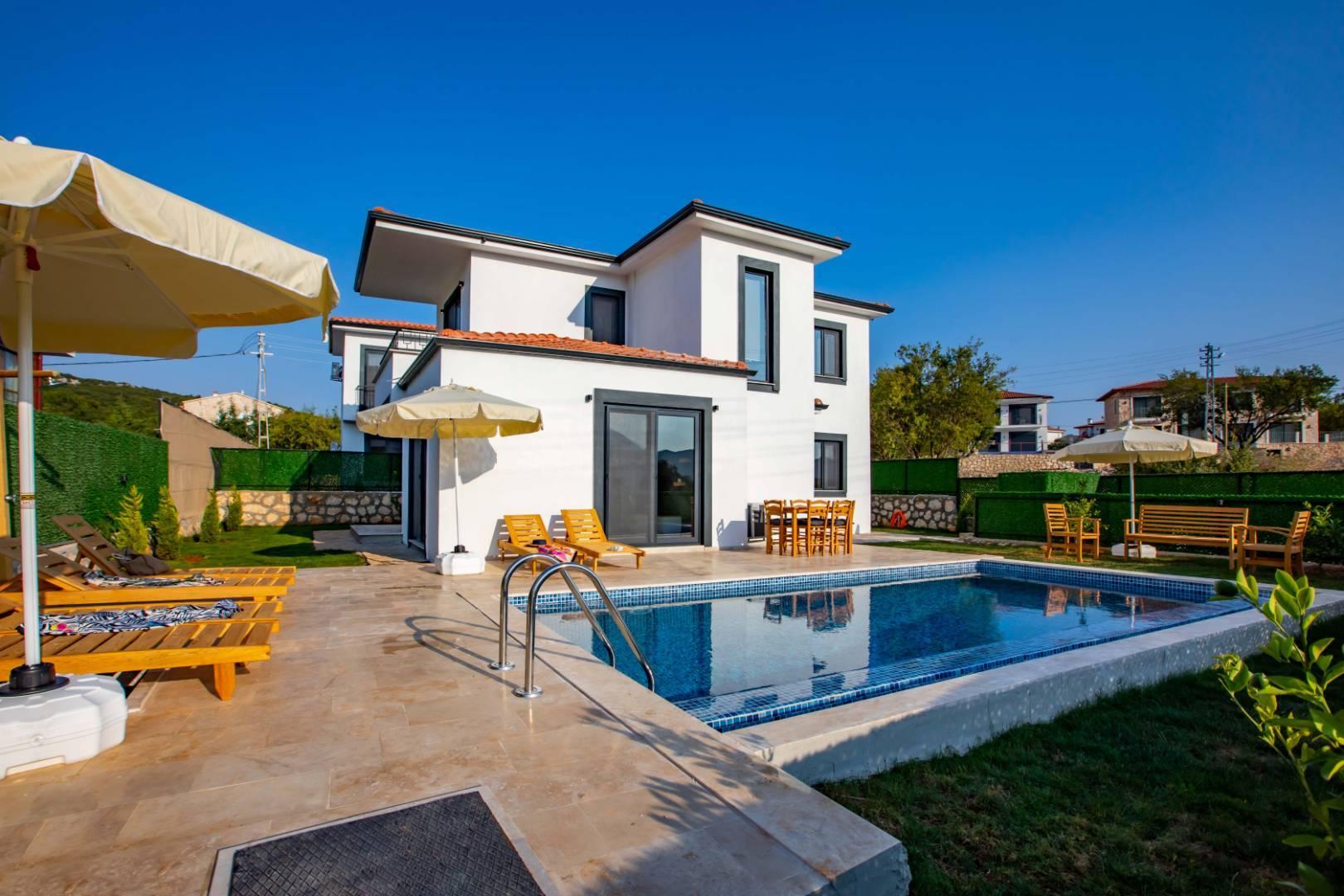 Kaş Andifli'de Geniş Bahçe İçerisinde, Özel Havuzlu, 6 Kişilik Villa-41281