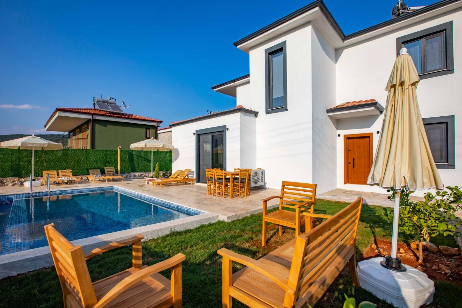 Kaş Andifli'de Geniş Bahçe İçerisinde, Özel Havuzlu, 6 Kişilik Villa