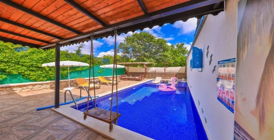 Kaş Çukurbağ'da Gözlerden Uzak, Isıtmalı Özel Havuzlu, Şık Villa