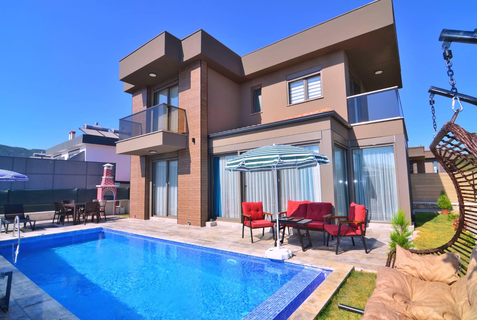 Kaş Andifli'de Modern Tasarımlı, Özel Havuzlu, Bahçeli Villa-38751