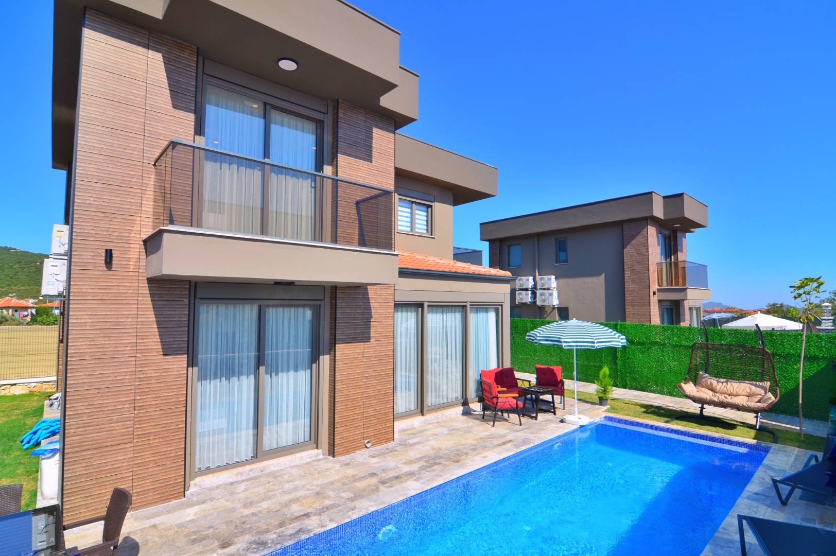 Kaş Andifli'de Modern Tasarımlı, Özel Havuzlu, Bahçeli Villa