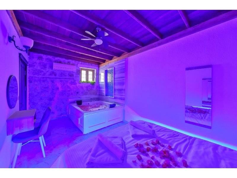 Kaş Çukurbağ'da Modern Tasarımlı, Özel Havuzlu, Korunaklı Villa-34137