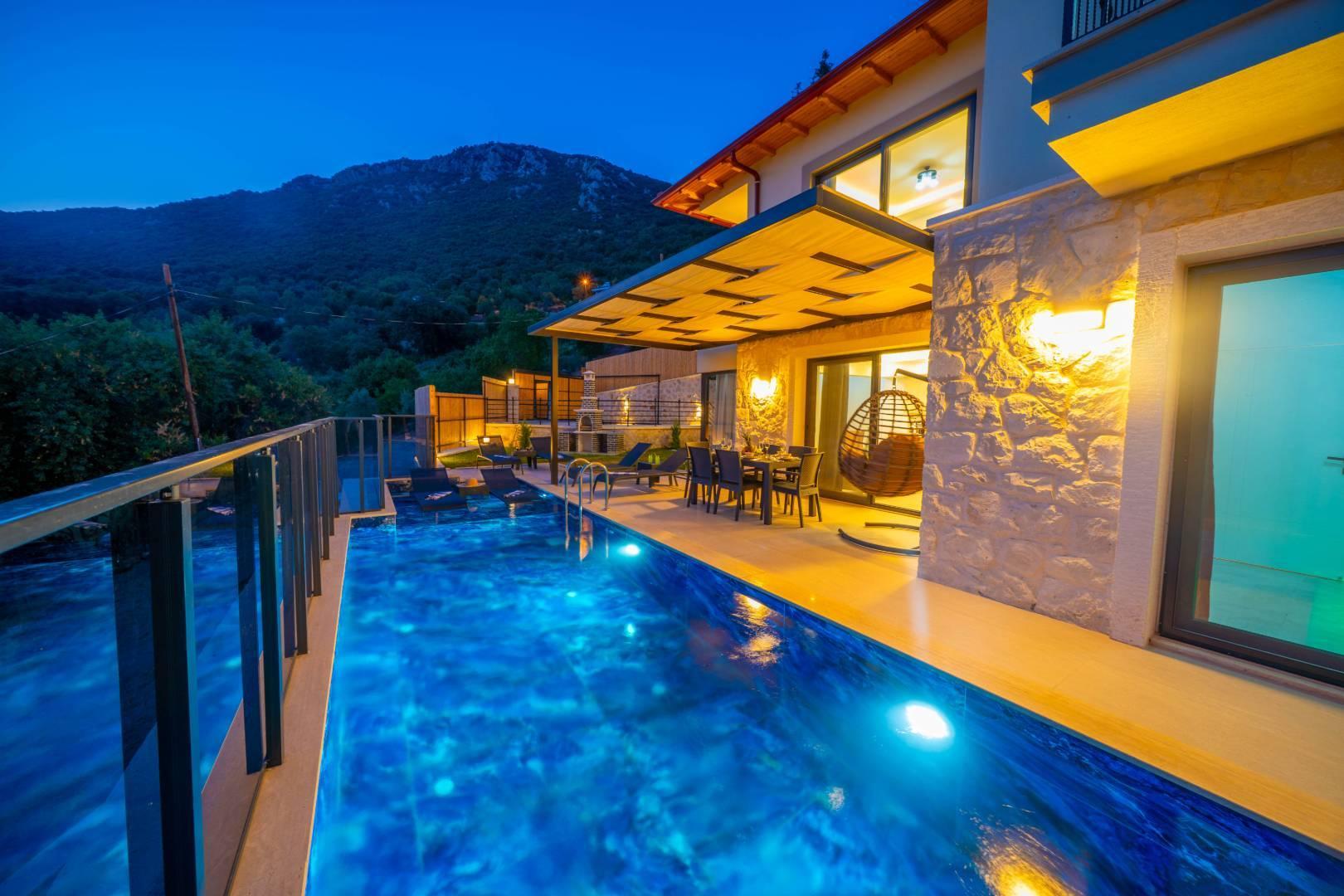 Kaş Çukurbağ'da Ormanın İçerisinde, Özel Havuzlu, 6 Kişilik Villa-43640