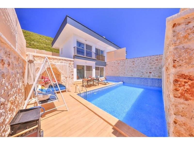Kaş Çukurbağ'da Modern Tasarımlı, Özel Havuzlu, Lüks Villa
