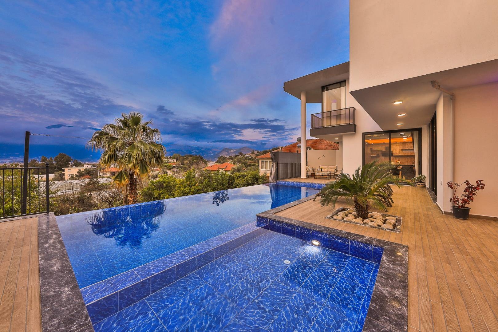 Kaş Gelemiş'te Çekirdek Ailelere Uygun, Özel Havuzlu, Jakuzili Villa