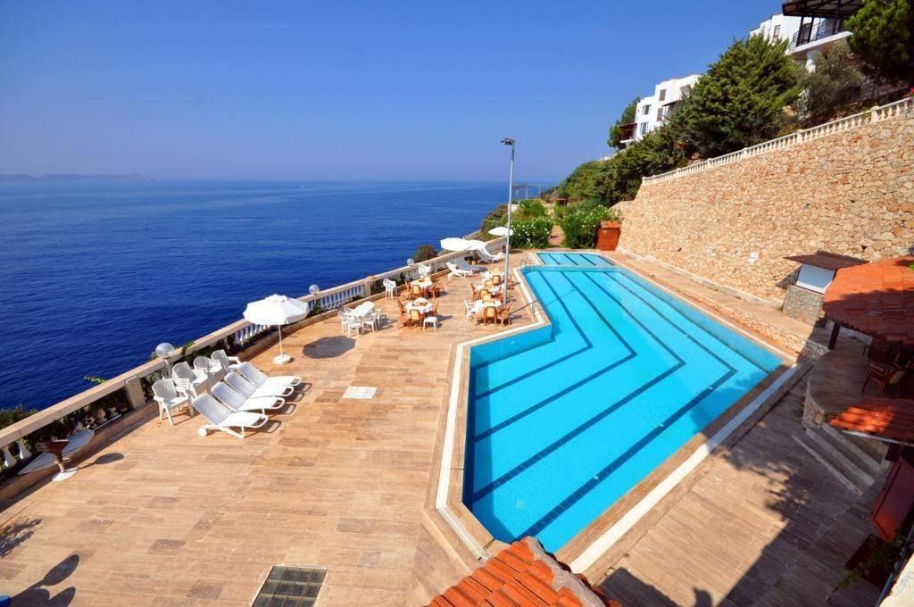 Kaş Gökçeören'de 6 Kişilik, Ortak Havuzlu, Deniz Manzaralı Villa-42022