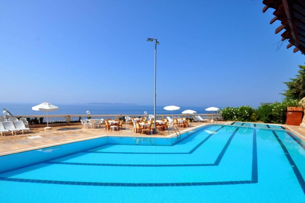 Kaş Gökçeören'de Geniş Ailelere Uygun, Ortak Havuzlu, Şık Villa-42115