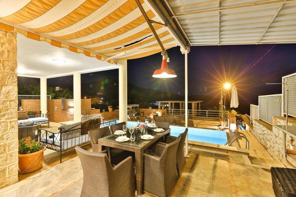 Kaş Gökseki'de Deniz Manzaralı, 6 Kişilik, Konforlu Villa