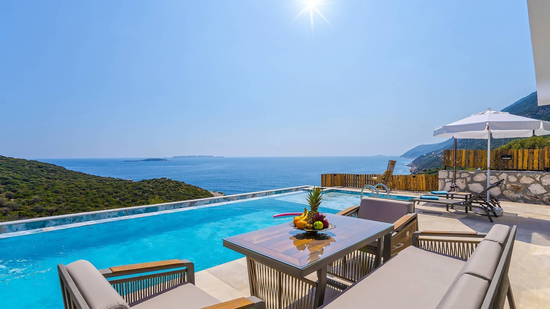 Kaş Gökseki'de Deniz Manzaralı, Özel Havuzlu, Modern Tasarımlı Villa