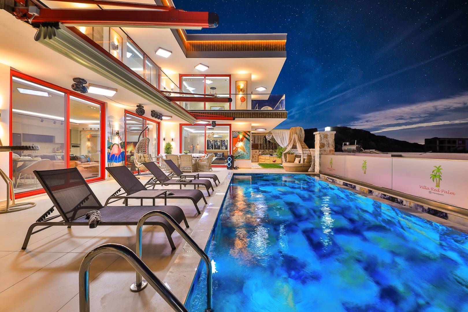 Kaş Gökseki'de Deniz Manzaralı, Özel Havuzlu, Lüks Tasarımlı Villa