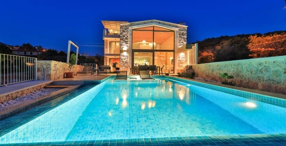 Kaş Gökseki'de Deniz ve Doğa Manzaralı, Özel Havuzlu, Lüks Villa