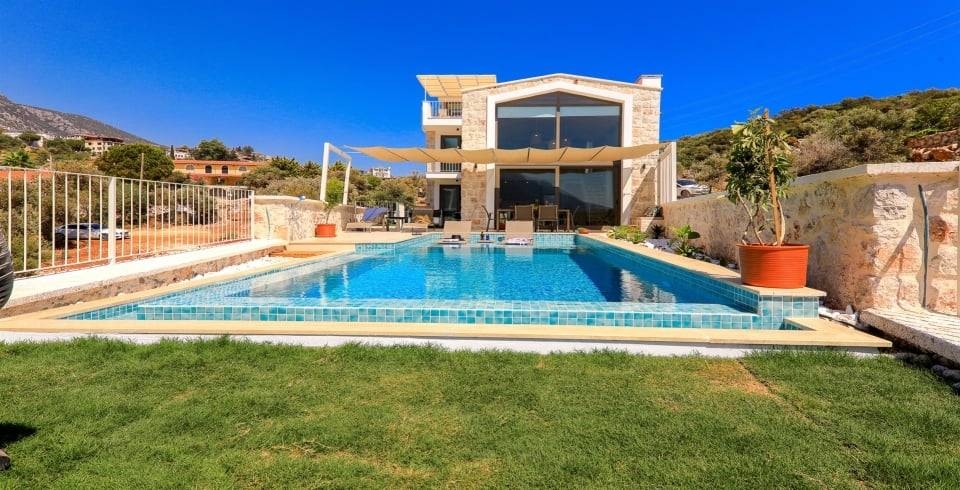 Kaş Gökseki'de Deniz ve Doğa Manzaralı, Özel Havuzlu, Lüks Villa