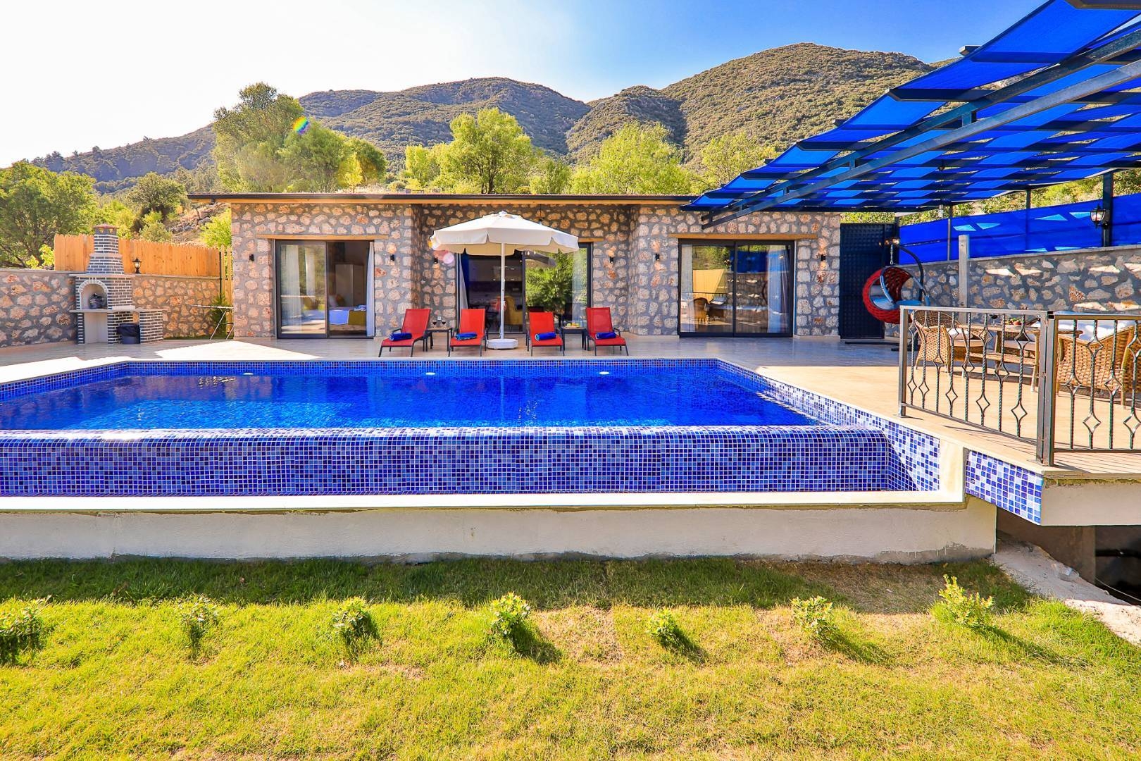 Kaş Hacıoğlan'da Muhteşem Doğa İçerisinde, Özel Havuzlu, Bahçeli Villa