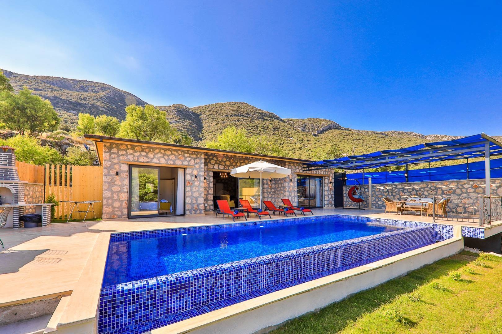 Kaş Hacıoğlan'da Muhteşem Doğa İçerisinde, Özel Havuzlu, Bahçeli Villa