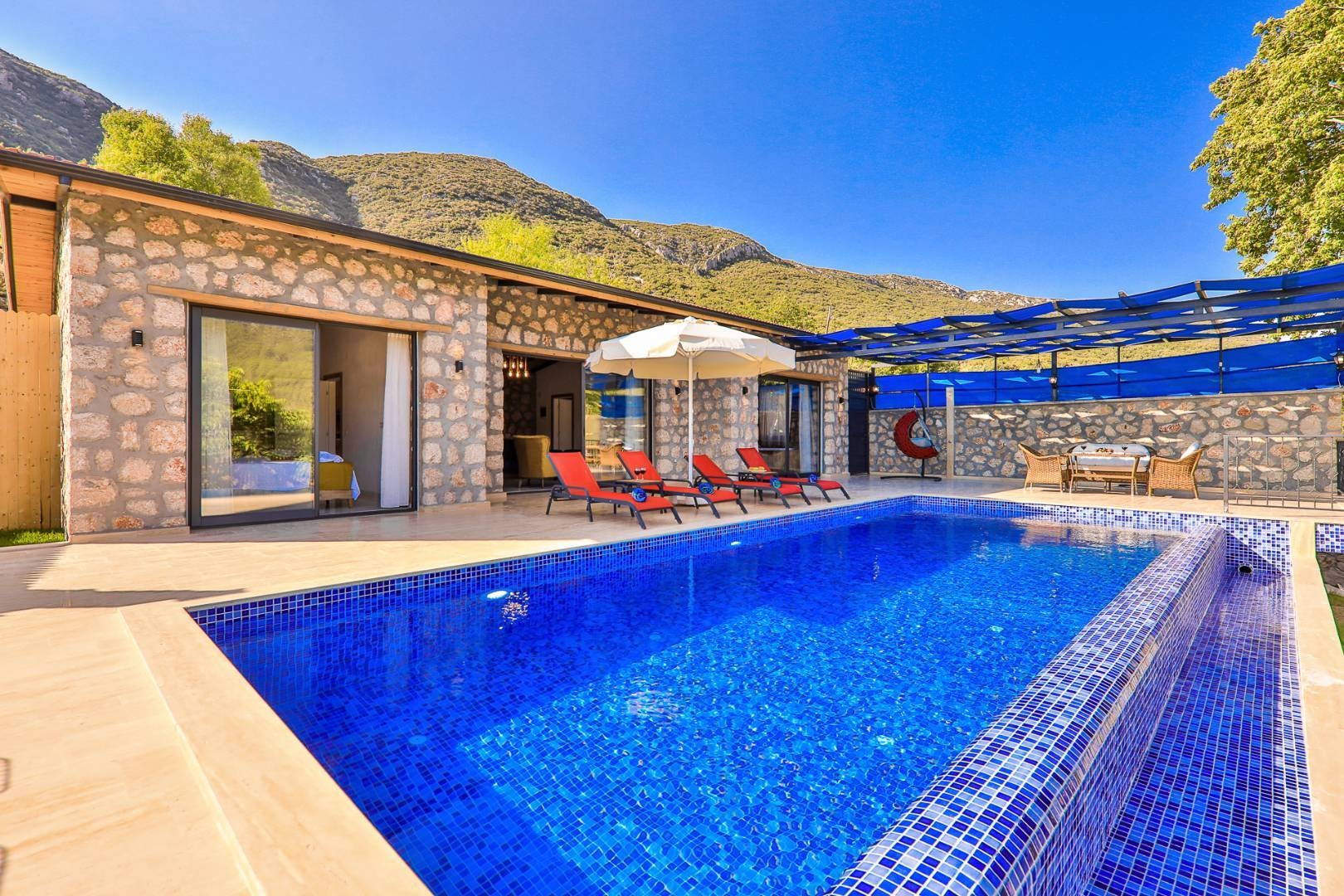 Kaş Hacıoğlan'da Muhteşem Doğa İçerisinde, Özel Havuzlu, Bahçeli Villa