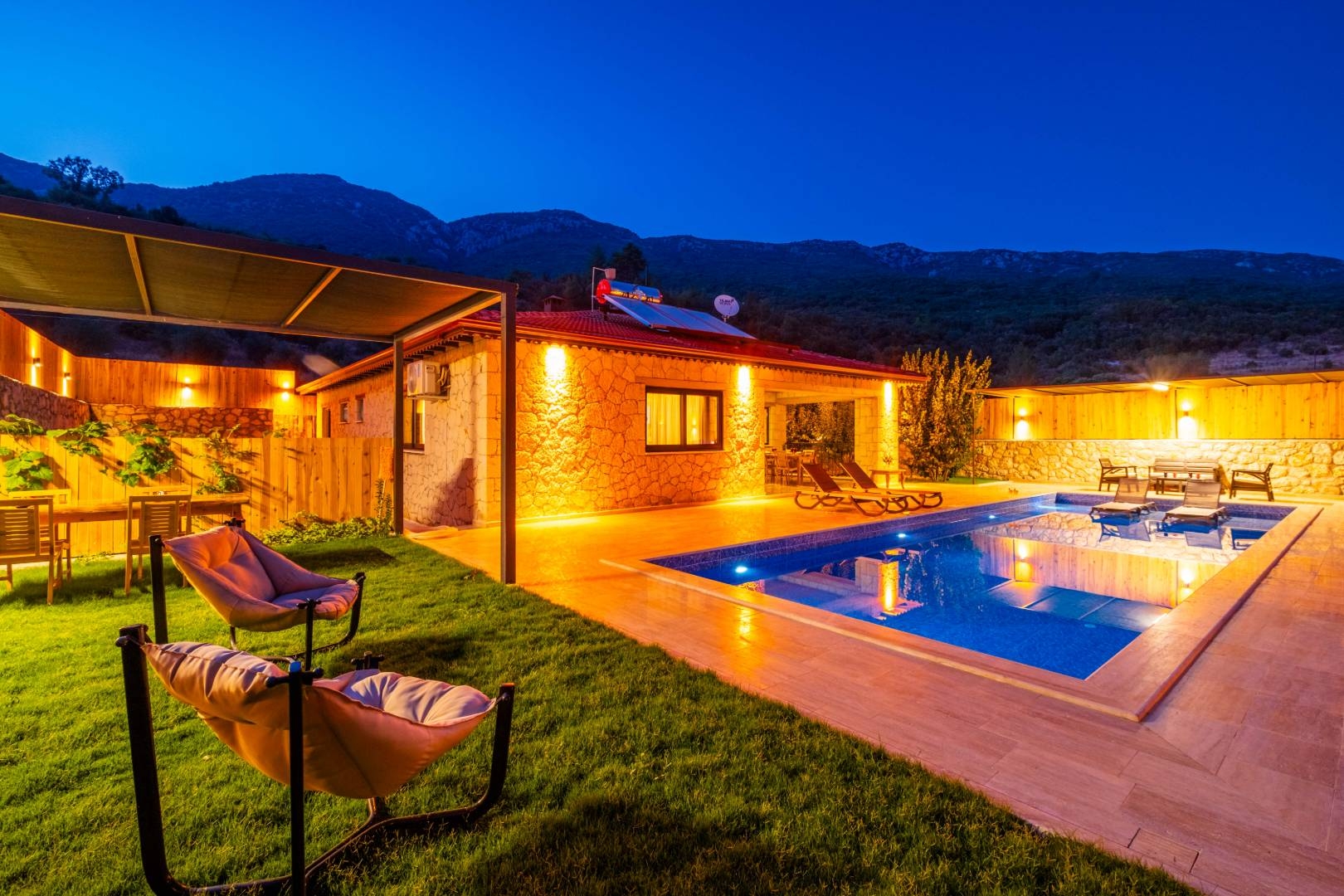 Kaş Hacıoğlan'da Muhteşem Doğada, Özel Havuzlu, Taş Villa