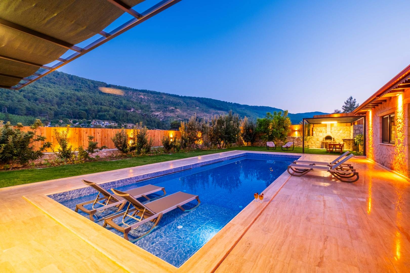 Kaş Hacıoğlan'da Muhteşem Doğada, Özel Havuzlu, Taş Villa