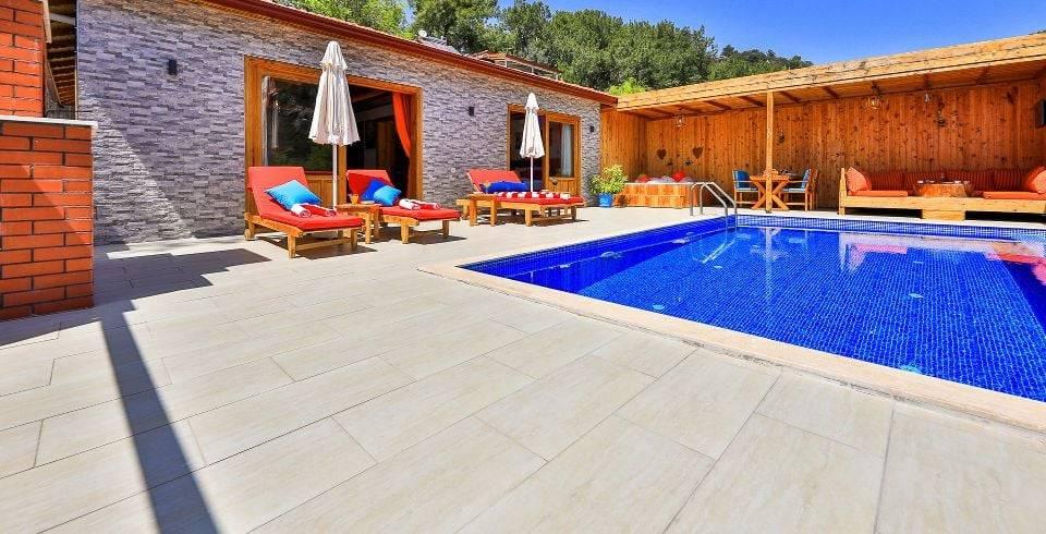Kaş İslamlar'da Ahşap Tasarımlı, Özel Havuzlu, Jakuzili Villa-12348