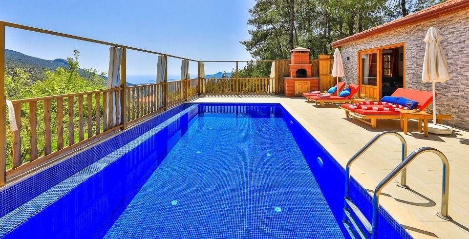 Kaş İslamlar'da Ahşap Tasarımlı, Özel Havuzlu, Jakuzili Villa