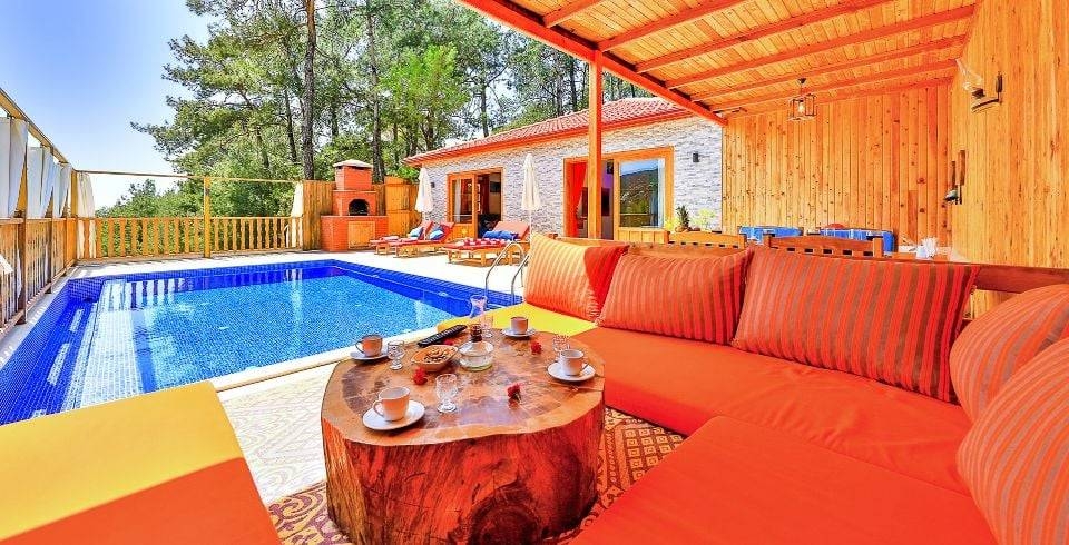 Kaş İslamlar'da Ahşap Tasarımlı, Özel Havuzlu, Jakuzili Villa